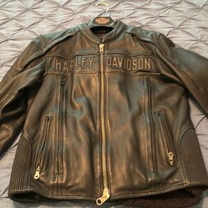 Harley Davidson leather jacket with snap in vest. Size M.